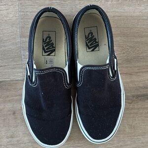 Black vans/white trim, almost new! MEN’s size 6 or WOMEN’s size 7.5. #unisex